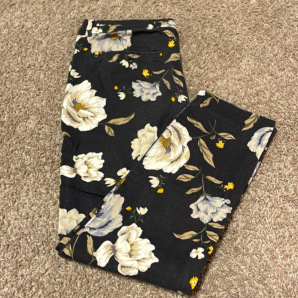 Old Navy Magnolia Floral Print Pixie Pant